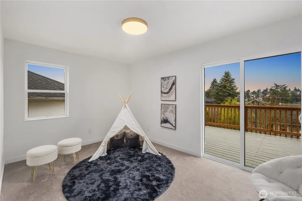 2518 36th Avenue W Seattle WA 98199