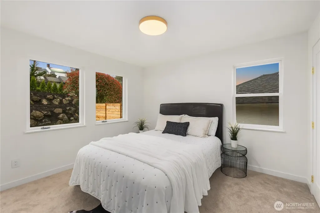 2518 36th Avenue W Seattle WA 98199