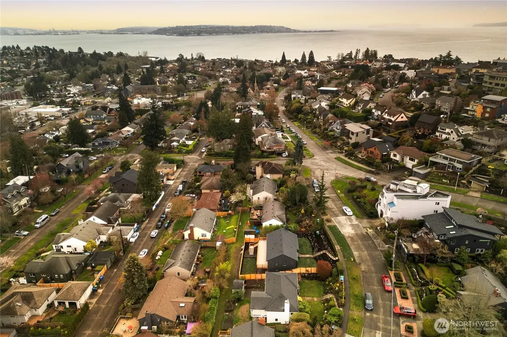 2518 36th Avenue W Seattle WA 98199