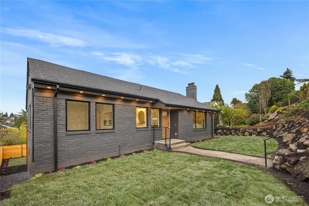 2518 36th Avenue W Seattle WA 98199