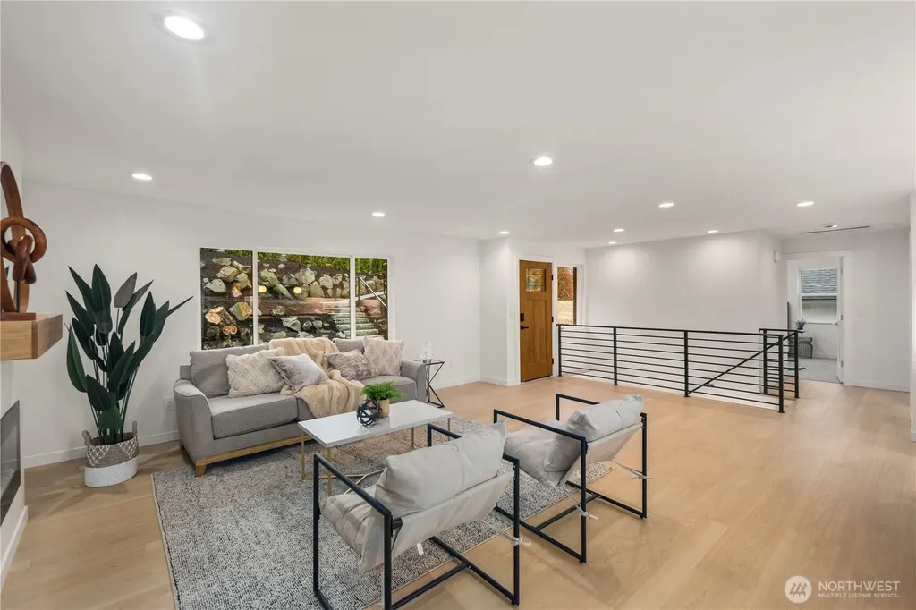 2518 36th Avenue W Seattle WA 98199