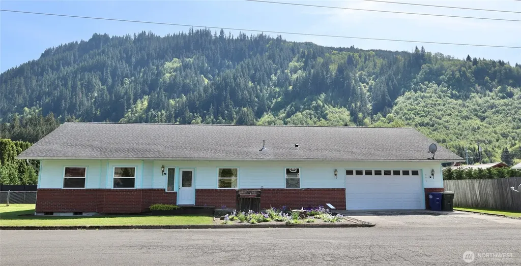 693 Temple Avenue Morton WA 98356
