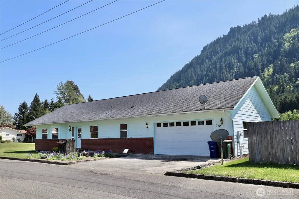 693 Temple Avenue Morton WA 98356