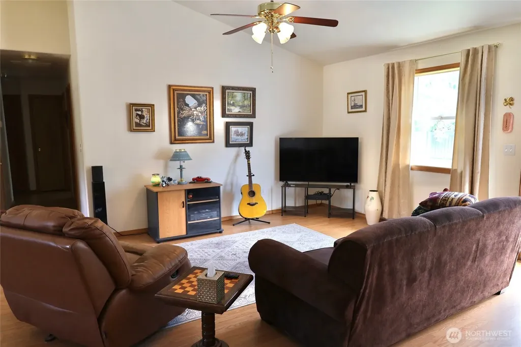693 Temple Avenue Morton WA 98356