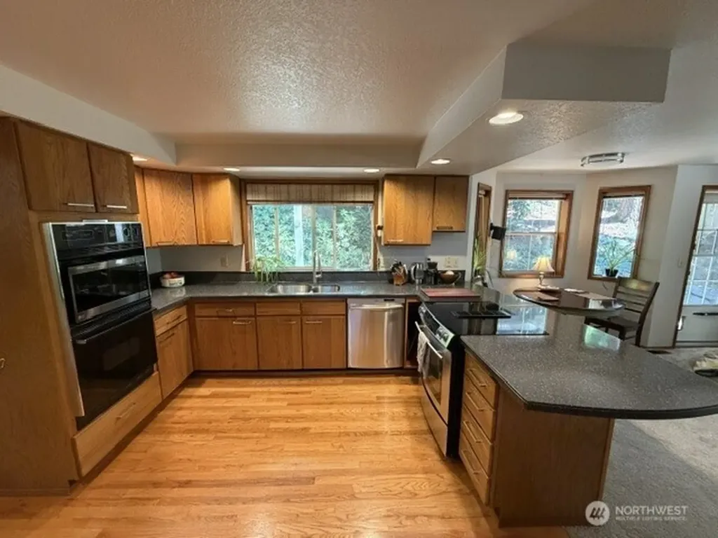 1610 28th Place SE Puyallup WA 98374