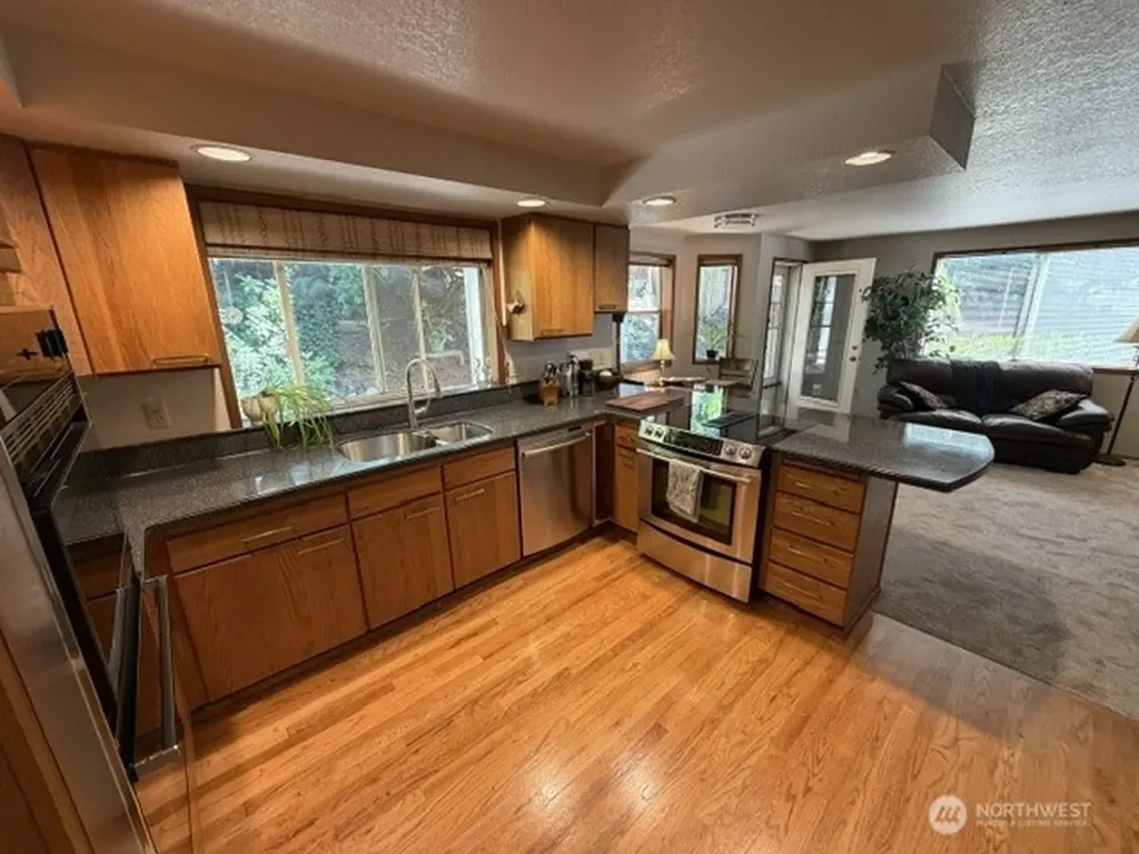 1610 28th Place SE Puyallup WA 98374