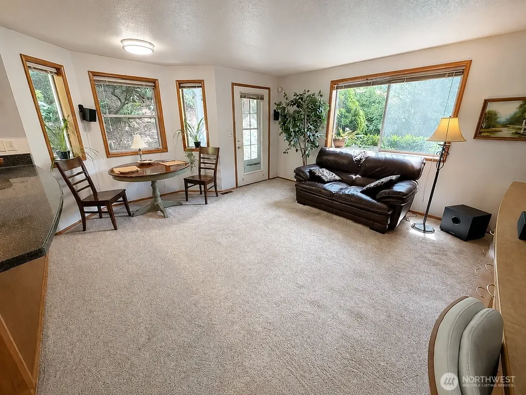 1610 28th Place SE Puyallup WA 98374