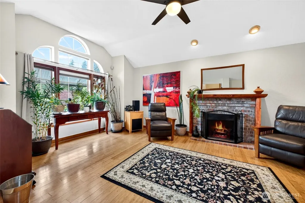 1610 28th Place SE Puyallup WA 98374