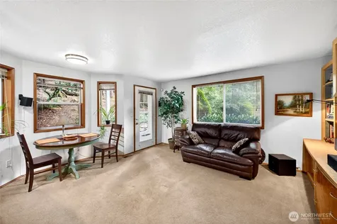 1610 28th Place SE Puyallup WA 98374