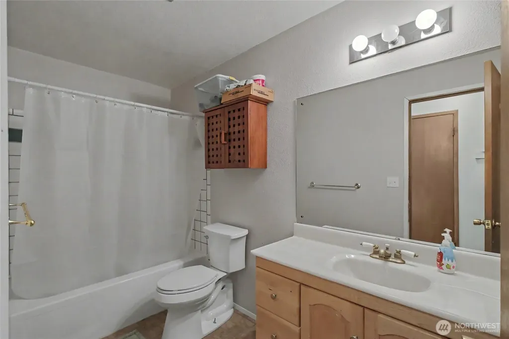 1121 Jean St SE East Wenatchee WA 98802