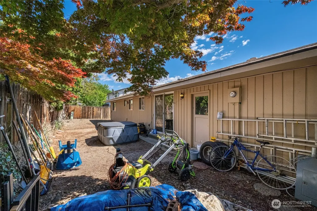 1121 Jean St SE East Wenatchee WA 98802