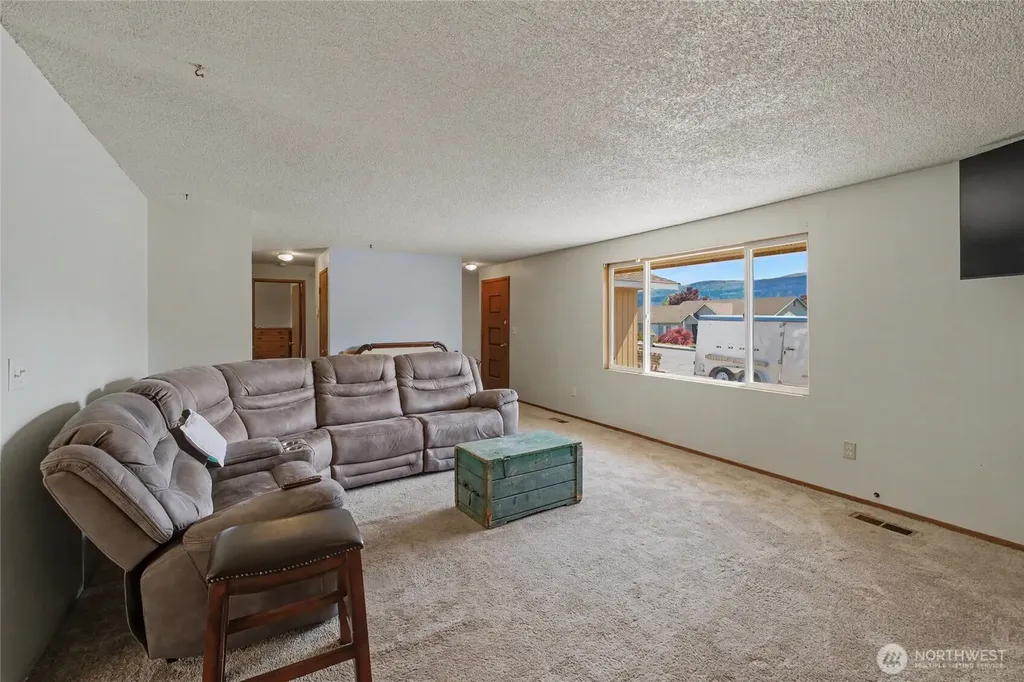 1121 Jean St SE East Wenatchee WA 98802