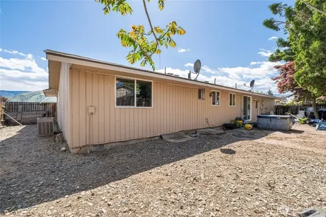 1121 Jean St SE East Wenatchee WA 98802