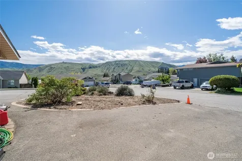 1121 Jean St SE East Wenatchee WA 98802