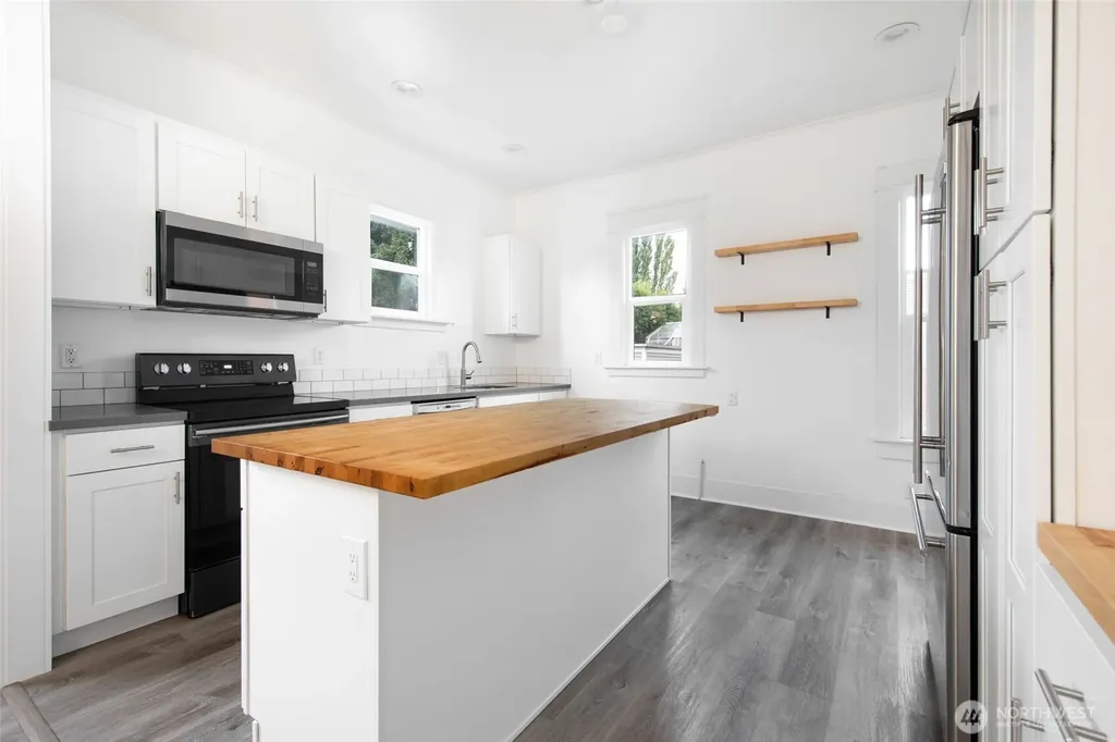 6753 14th Avenue NW Seattle WA 98117