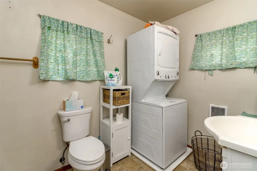 17103 NW Sunset Ridge Way NW Seabeck WA 98380
