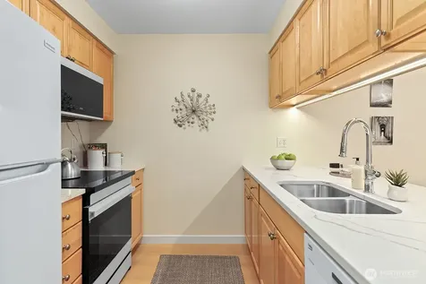 12345 Roosevelt Way NE Seattle WA 98125