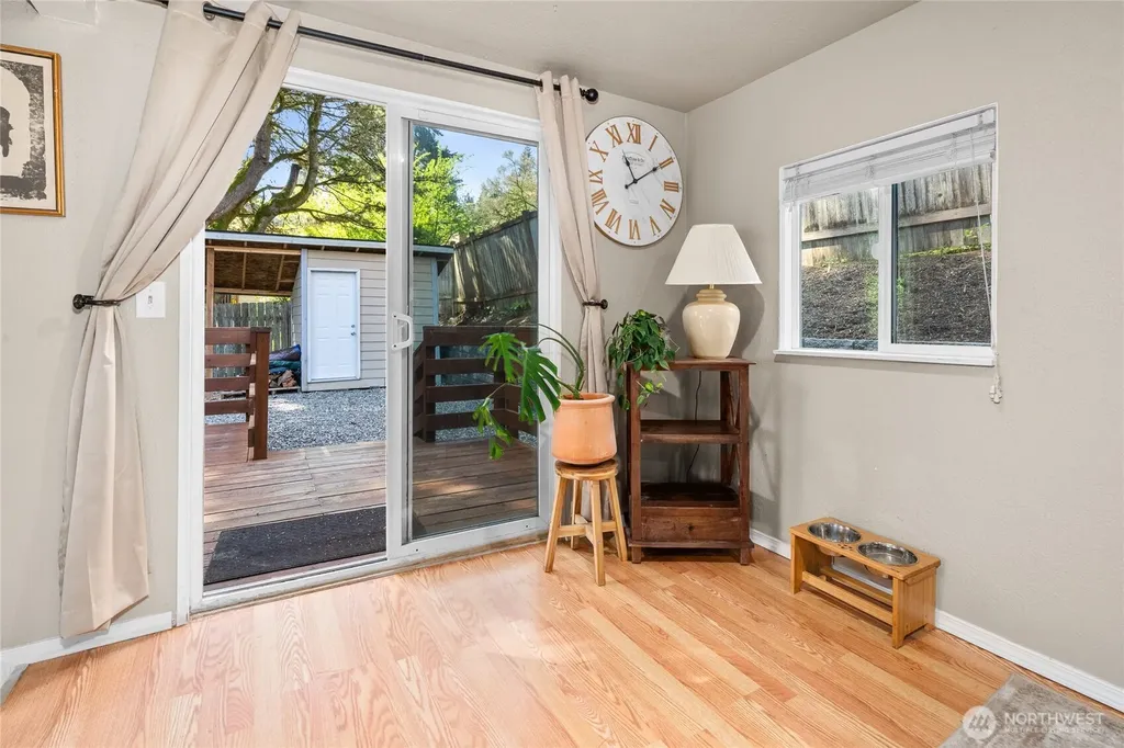 1633 NE Perkins Way Shoreline WA 98155