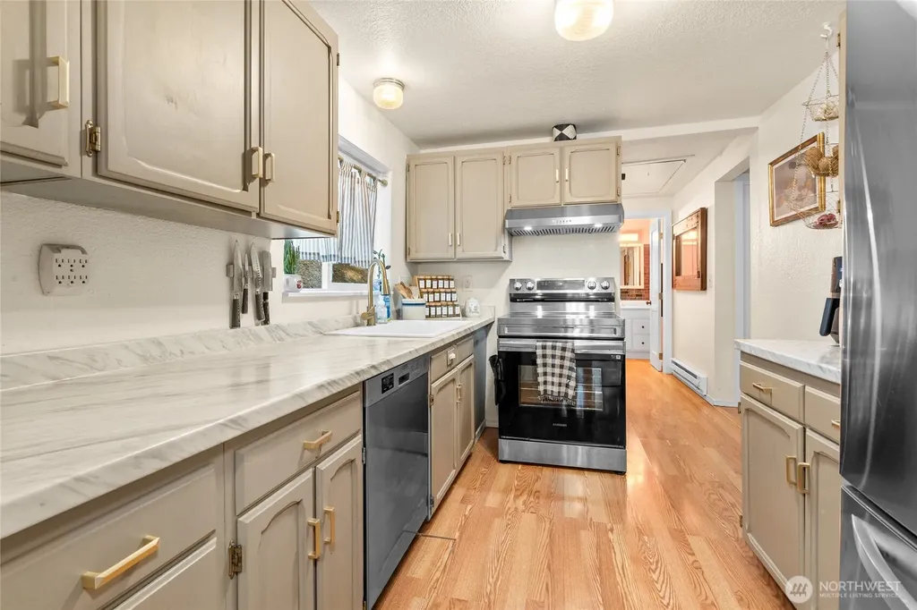 1633 NE Perkins Way Shoreline WA 98155