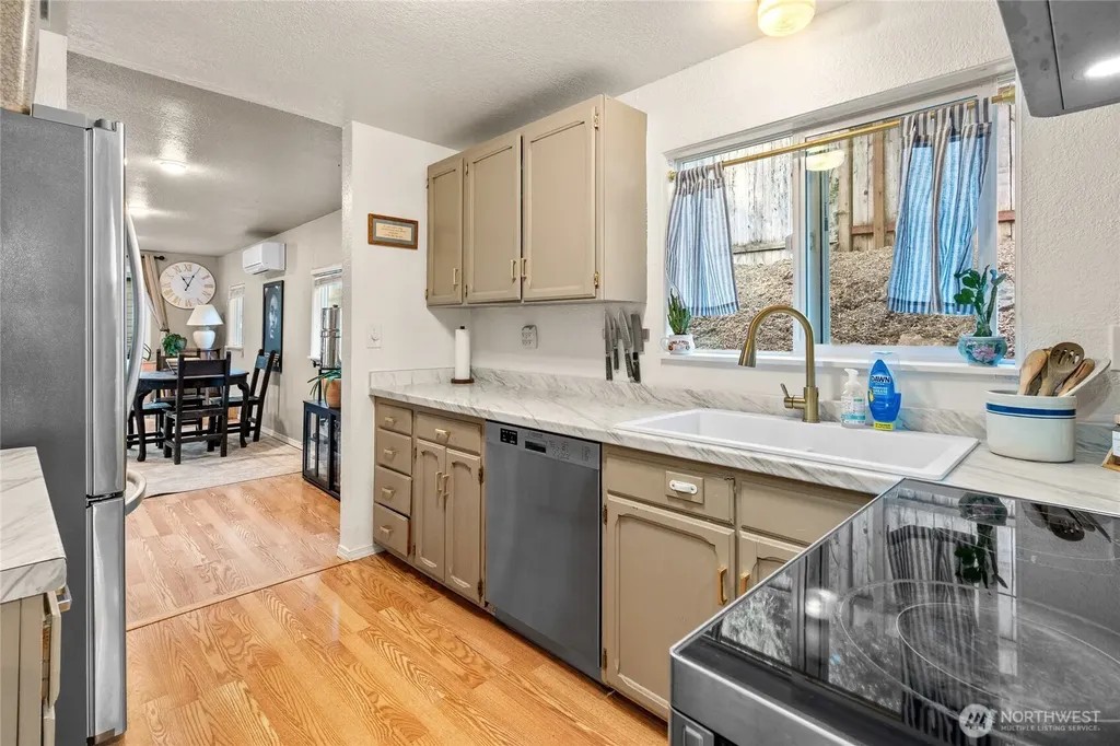 1633 NE Perkins Way Shoreline WA 98155