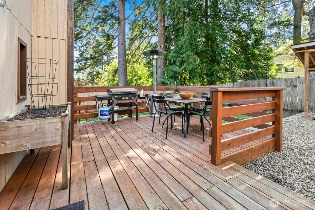 1633 NE Perkins Way Shoreline WA 98155