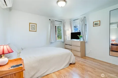 1633 NE Perkins Way Shoreline WA 98155