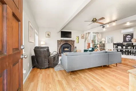 1633 NE Perkins Way Shoreline WA 98155