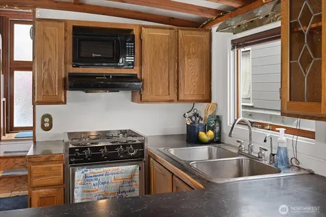 2143 N Northlake Way Seattle WA 98103