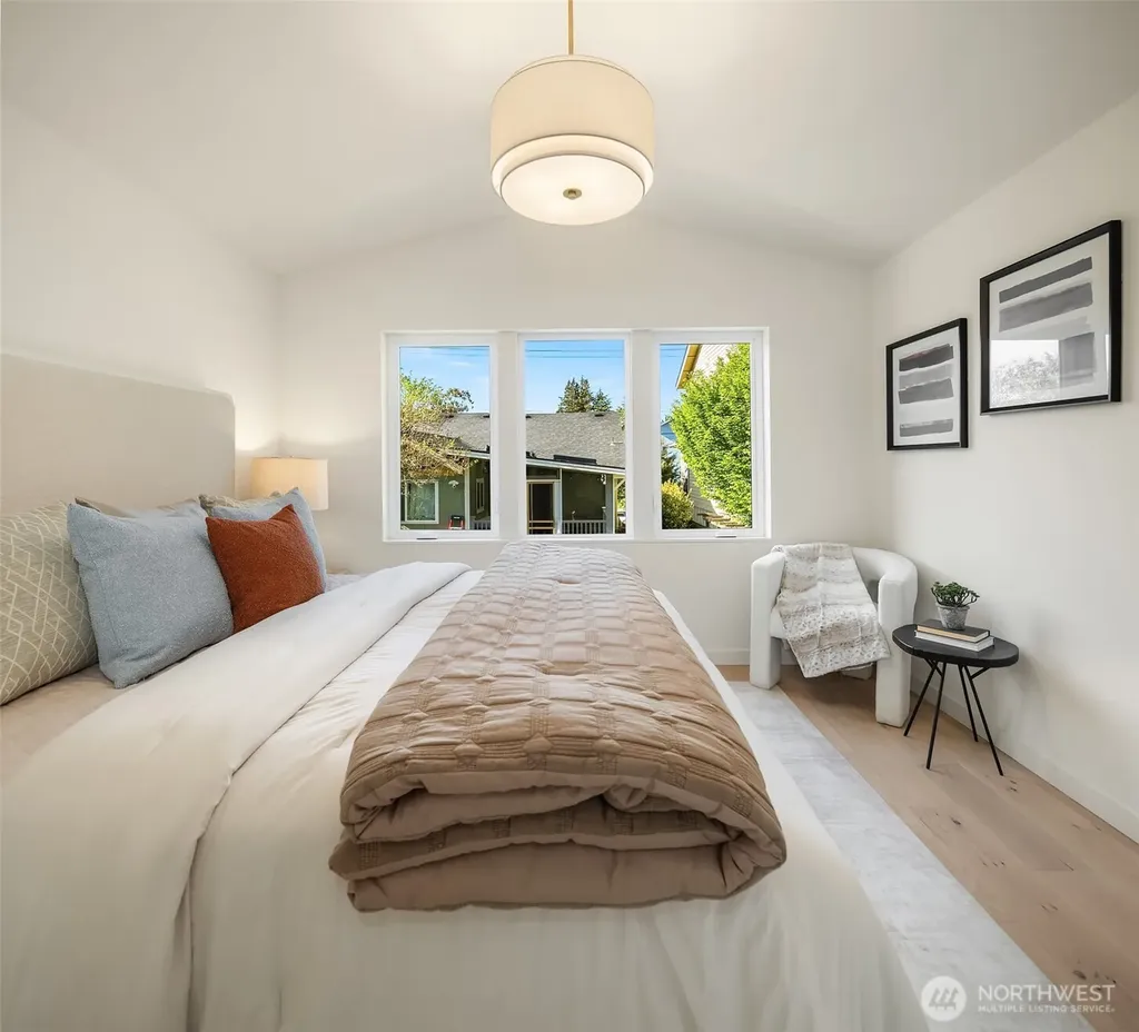 7064 Cleopatra Place NW Seattle WA 98117