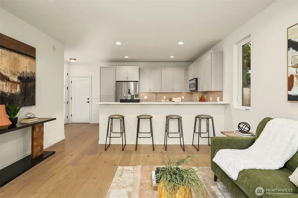 7064 Cleopatra Place NW Seattle WA 98117