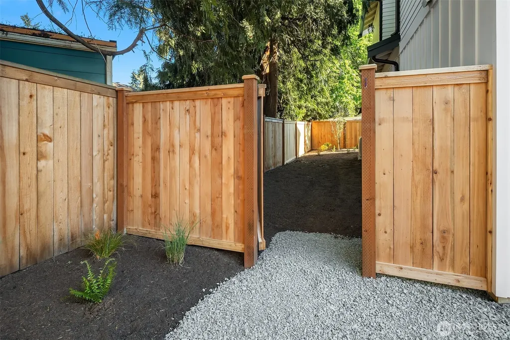 7064 Cleopatra Place NW Seattle WA 98117
