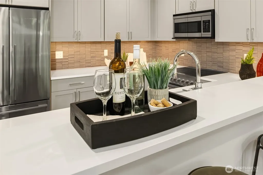 7064 Cleopatra Place NW Seattle WA 98117