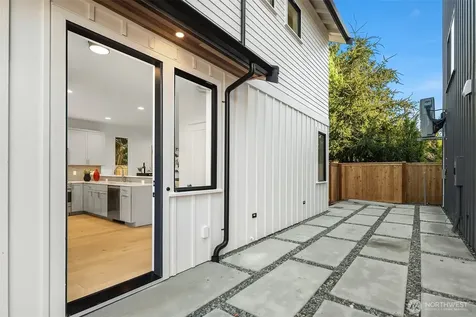 7064 Cleopatra Place NW Seattle WA 98117