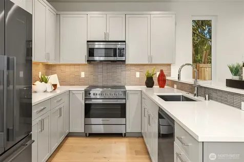 7064 Cleopatra Place NW Seattle WA 98117