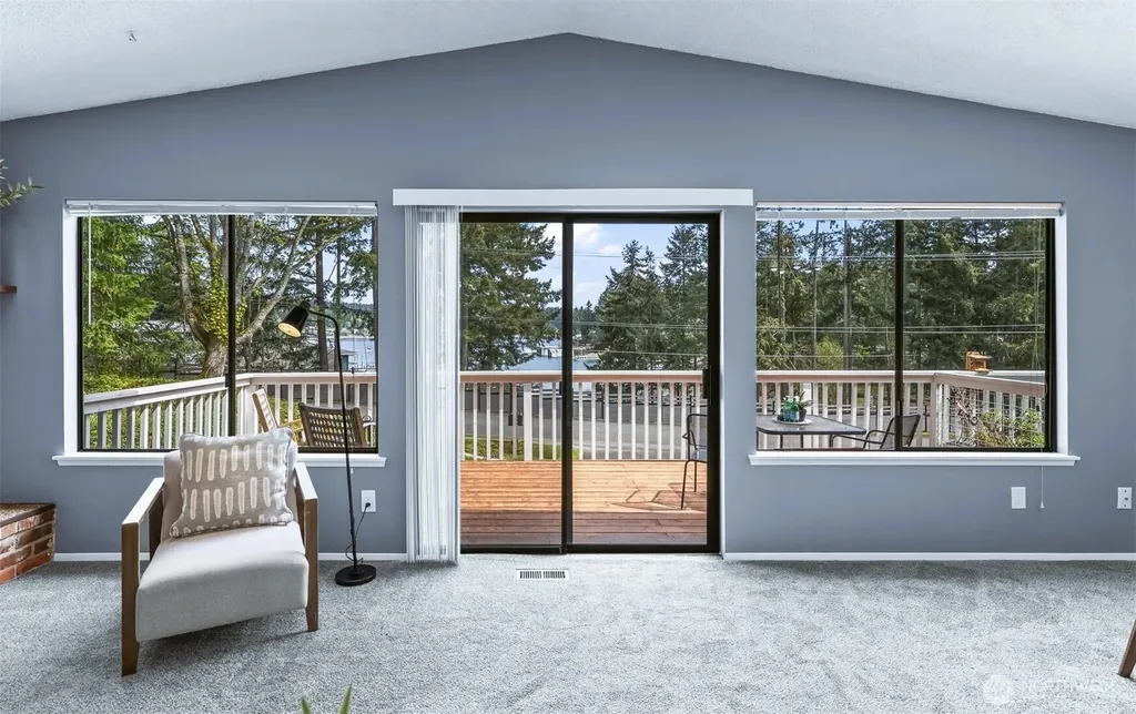 296 North Shore Boulevard Fox Island WA 98333