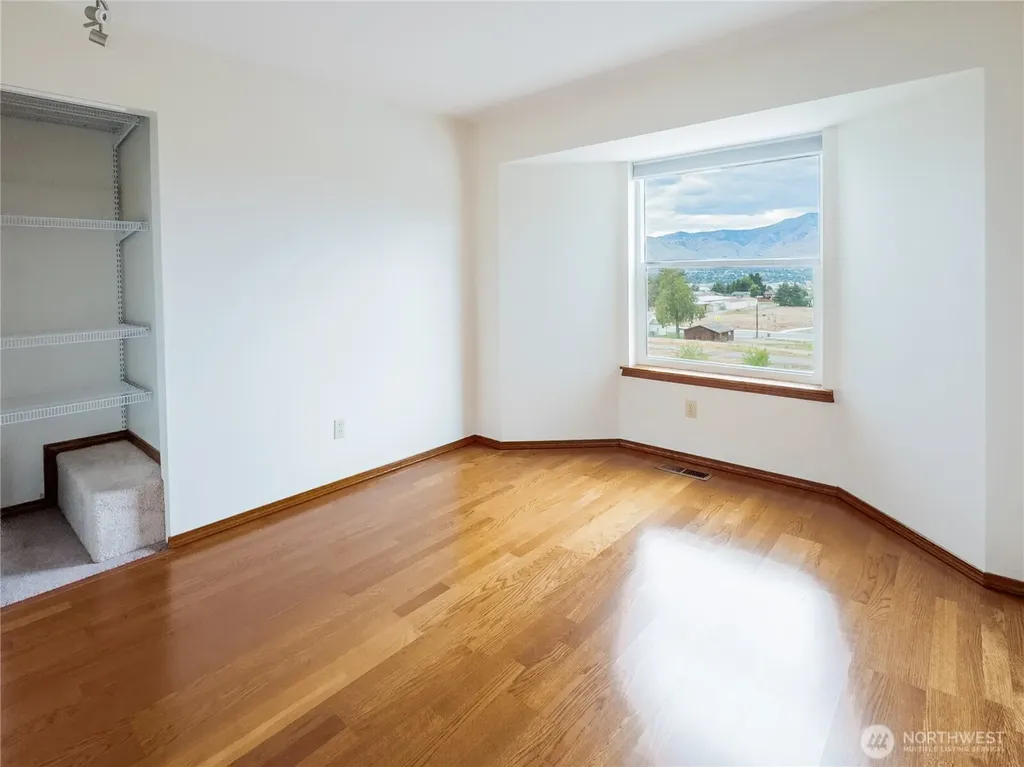 210 25th Street NE East Wenatchee WA 98802