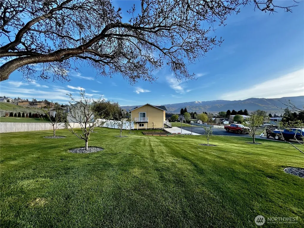 210 25th Street NE East Wenatchee WA 98802