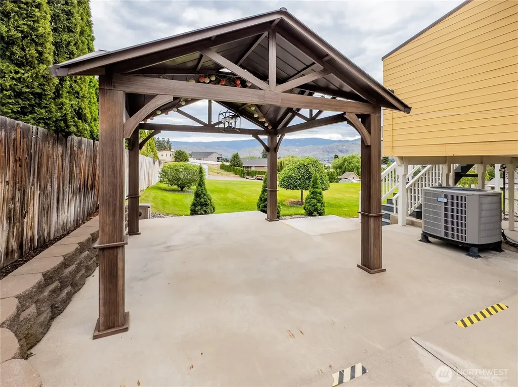 210 25th Street NE East Wenatchee WA 98802