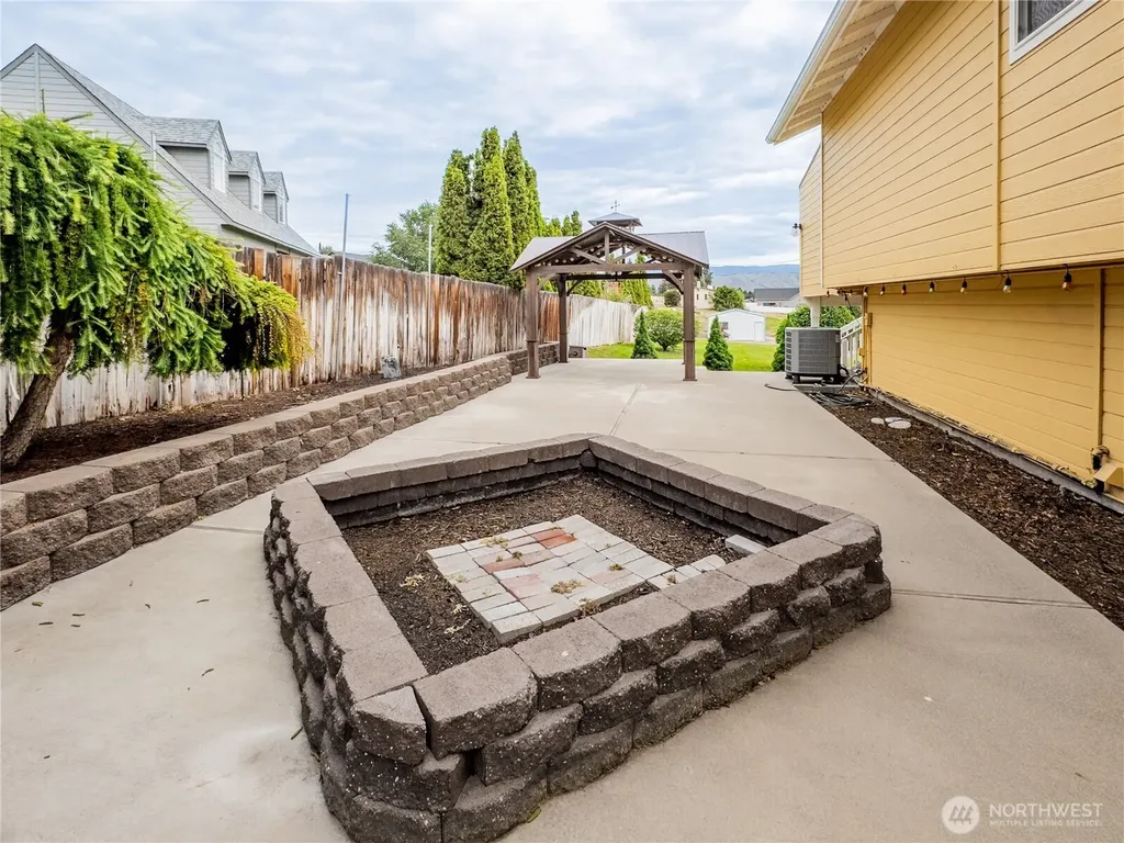 210 25th Street NE East Wenatchee WA 98802