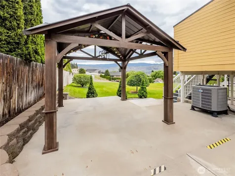 210 25th Street NE East Wenatchee WA 98802