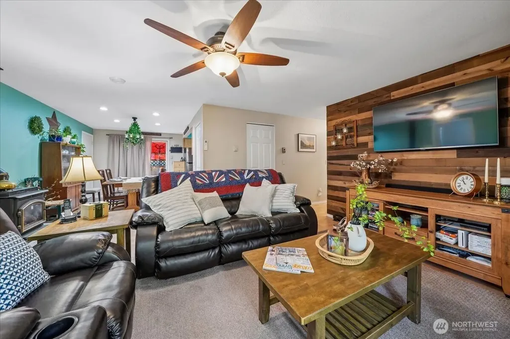 11222 Country Club Place Anderson Island WA 98303