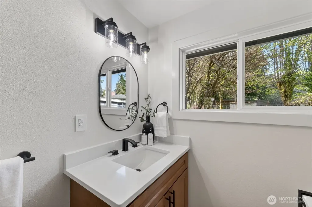 3002 Lakeway Drive Bellingham WA 98229