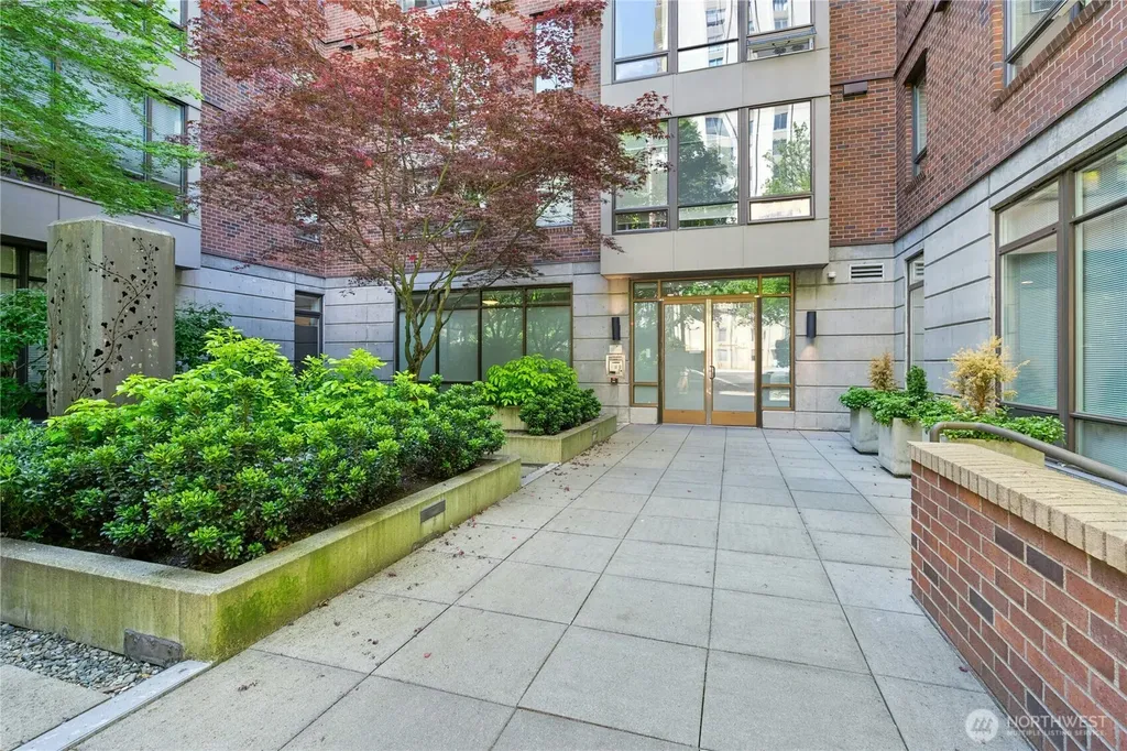 4547 8th Avenue NE Seattle WA 98105
