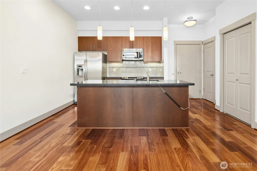 4547 8th Avenue NE Seattle WA 98105