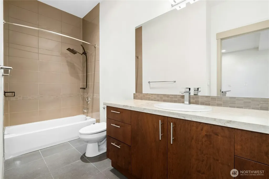4547 8th Avenue NE Seattle WA 98105