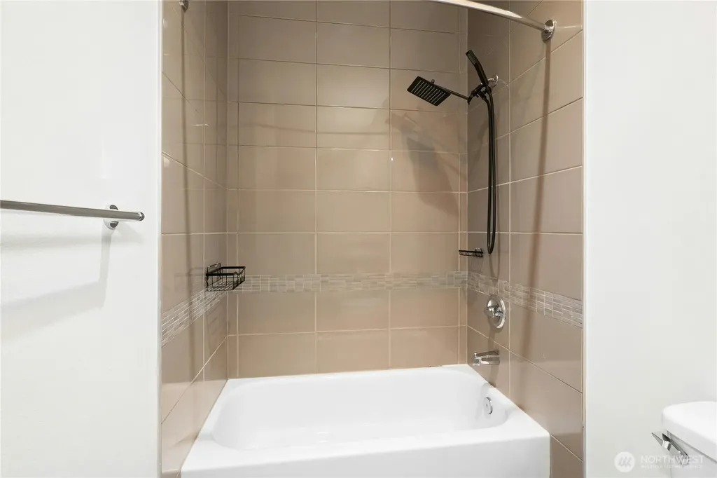 4547 8th Avenue NE Seattle WA 98105