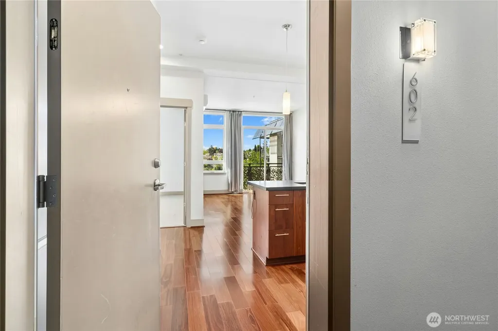 4547 8th Avenue NE Seattle WA 98105