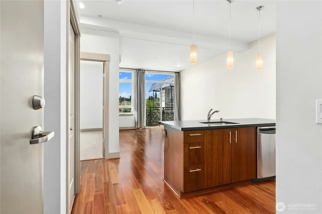 4547 8th Avenue NE Seattle WA 98105