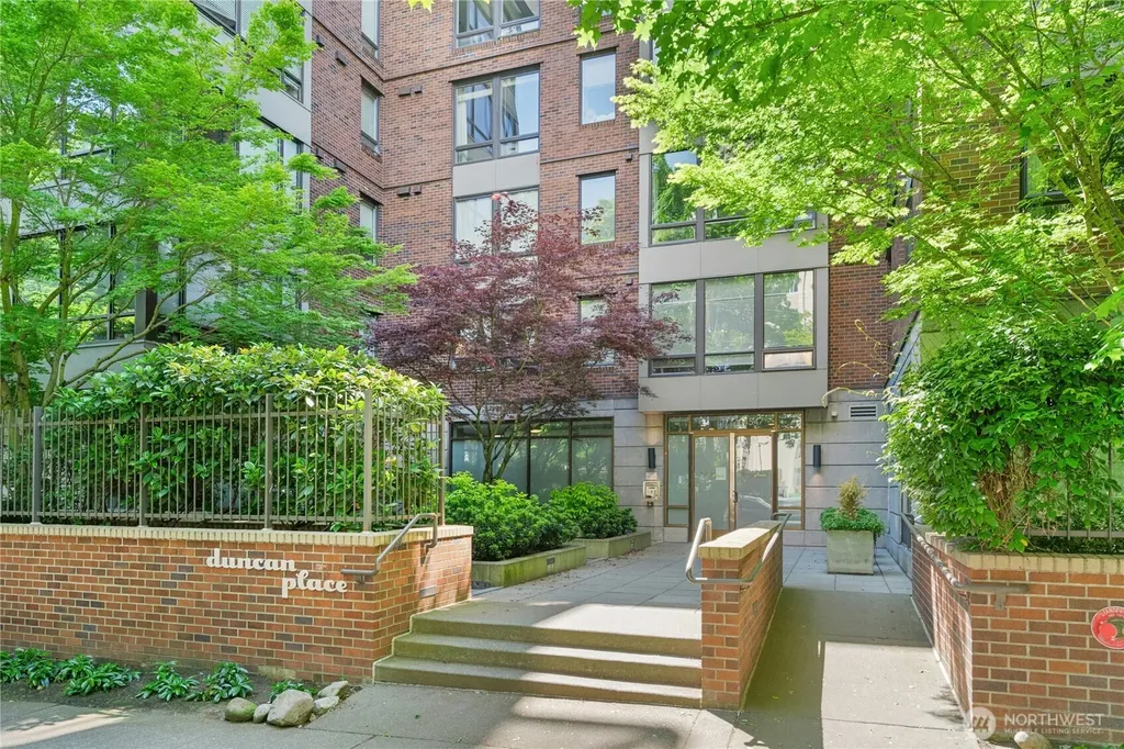 4547 8th Avenue NE Seattle WA 98105