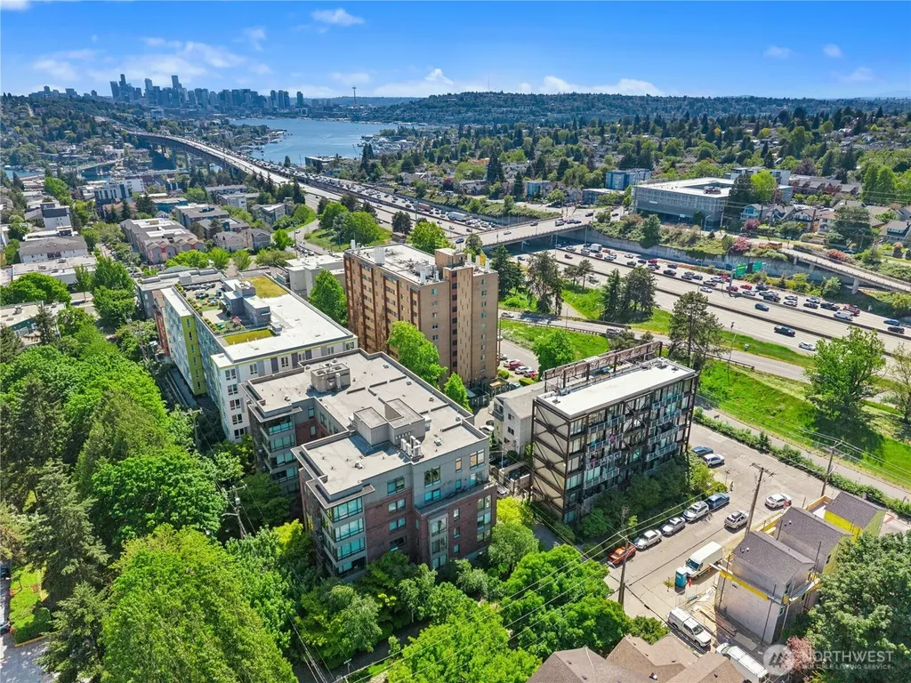 4547 8th Avenue NE Seattle WA 98105